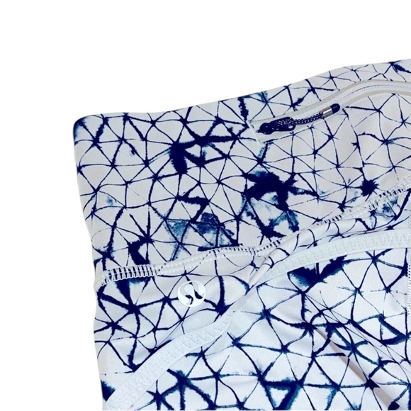 Lululemon Legging Size 6 Blue Pattern Stretchy Active Pants Zipper Pocket - Picture 4 of 6